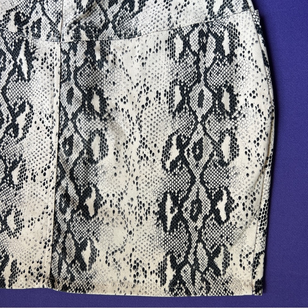 Superdown Isabella Snakeskin Mini Skirt - Picture 10 of 15
